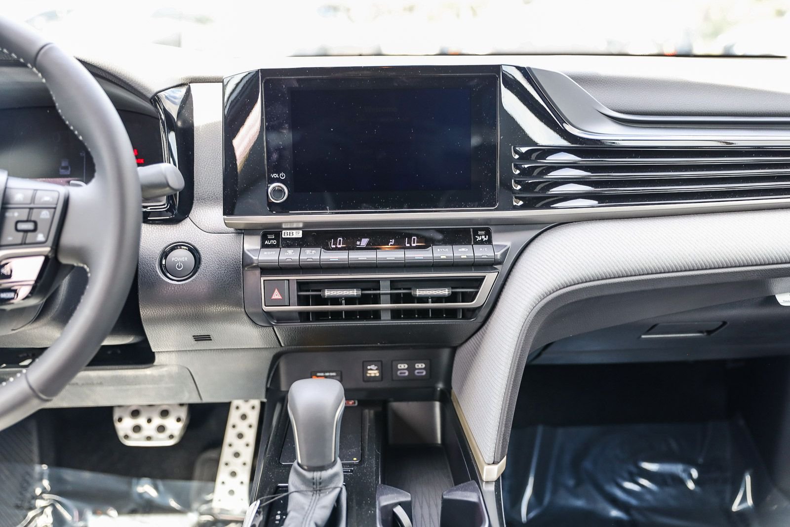 2026 Toyota Camry SE - Photo 13