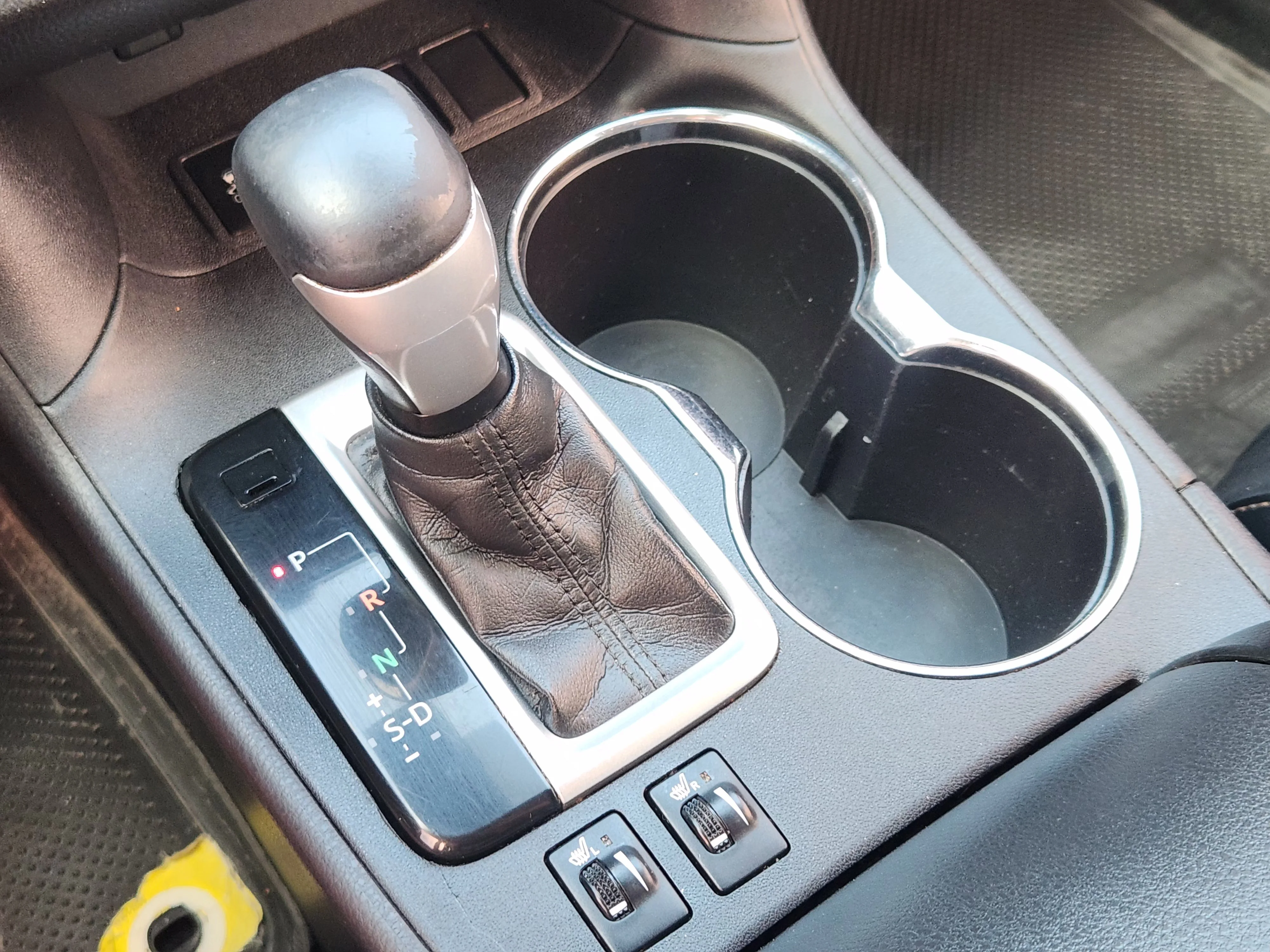 Used 2017 White Toyota XLE image 21