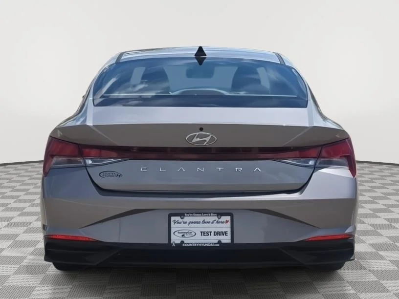 Certified Used 2023 Fluid Metal Hyundai SEL image 6