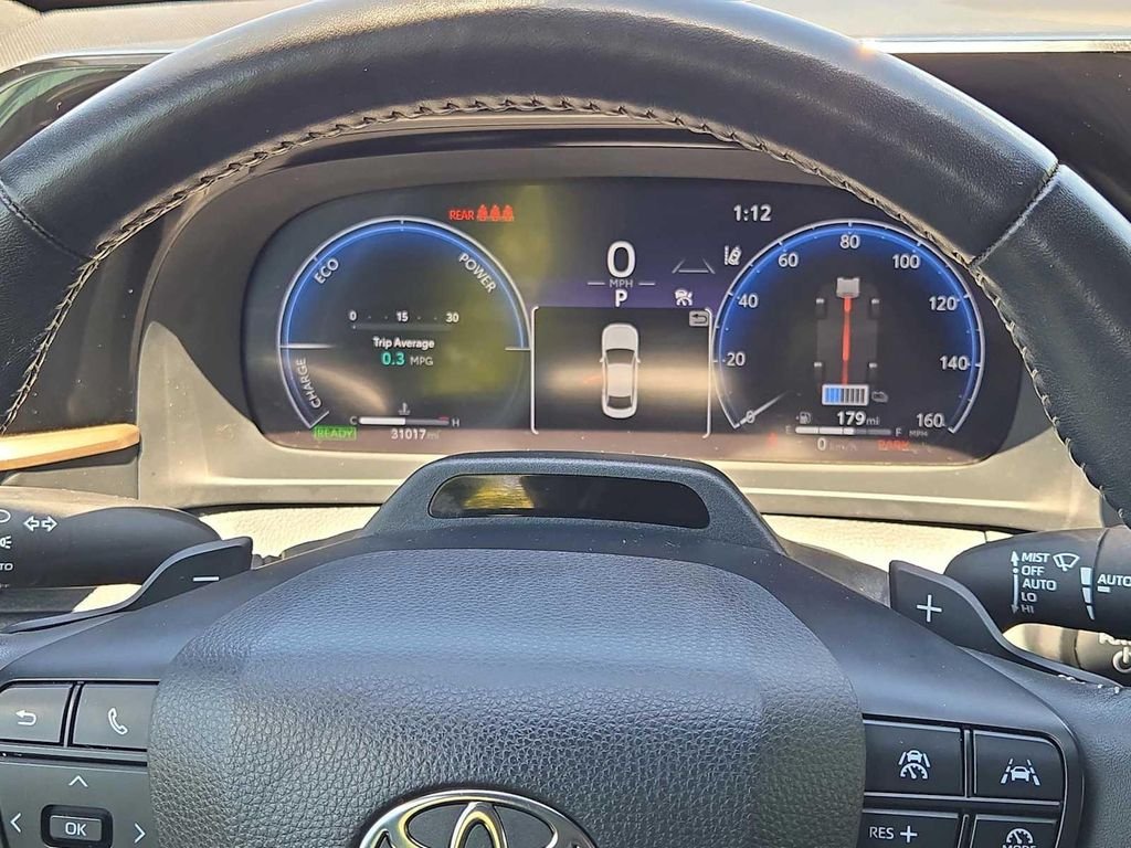 Certified Used 2024  Toyota Platinum image 25