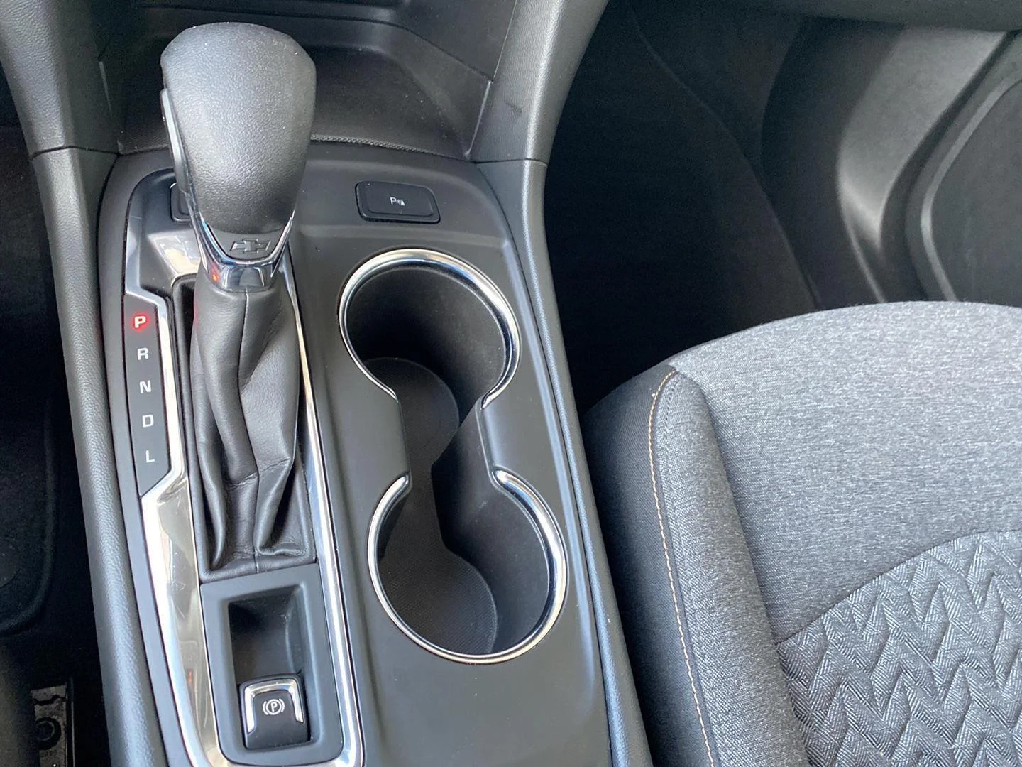 Used 2022 Iridescent Pearl Tricoat Chevrolet LT image 31