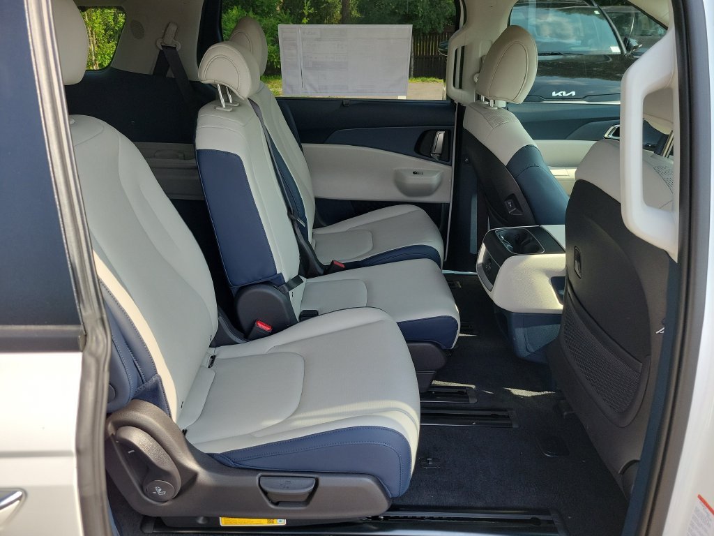 New 2026 Snow White Pearl Kia EX image 12