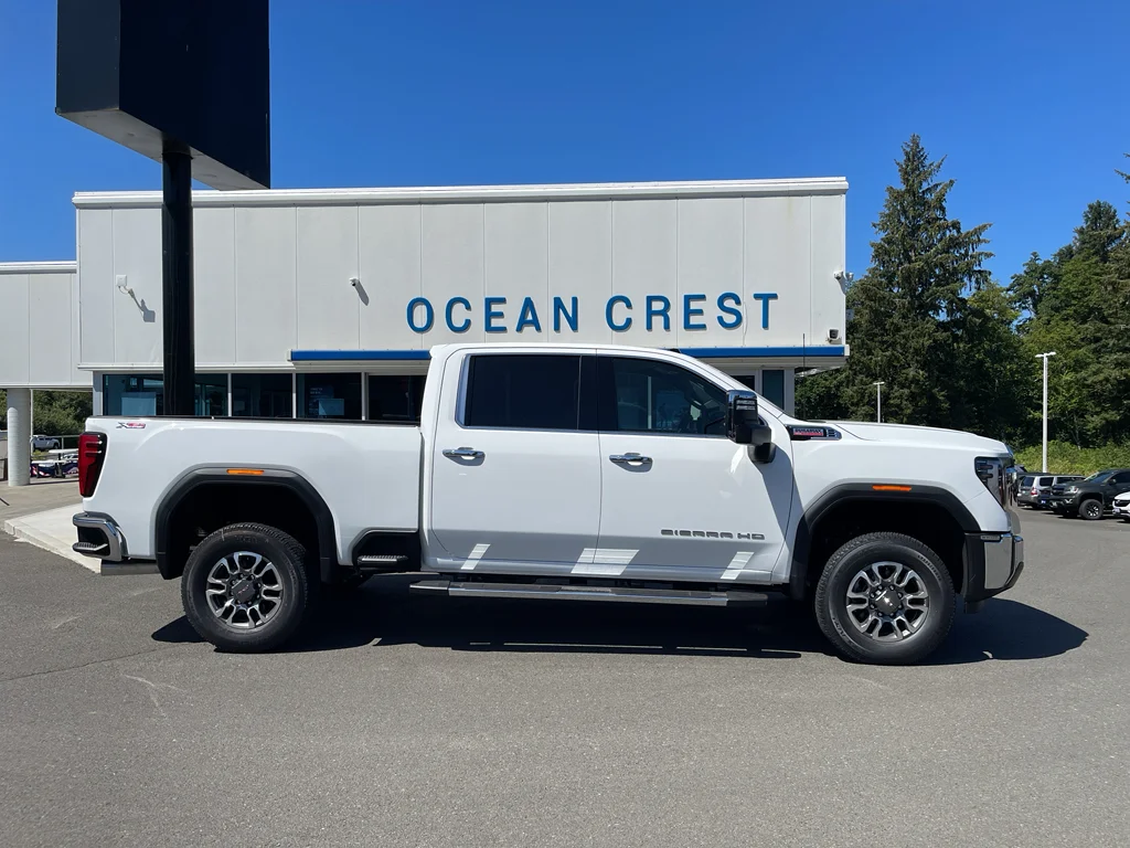 2025 GMC Sierra 4WD Crew Cab Standard Box SLT's photo