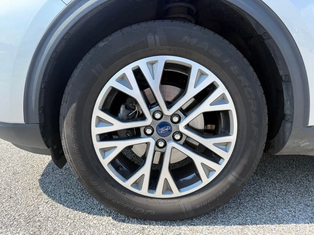 Used 2020 Silver Ford SEL image 22