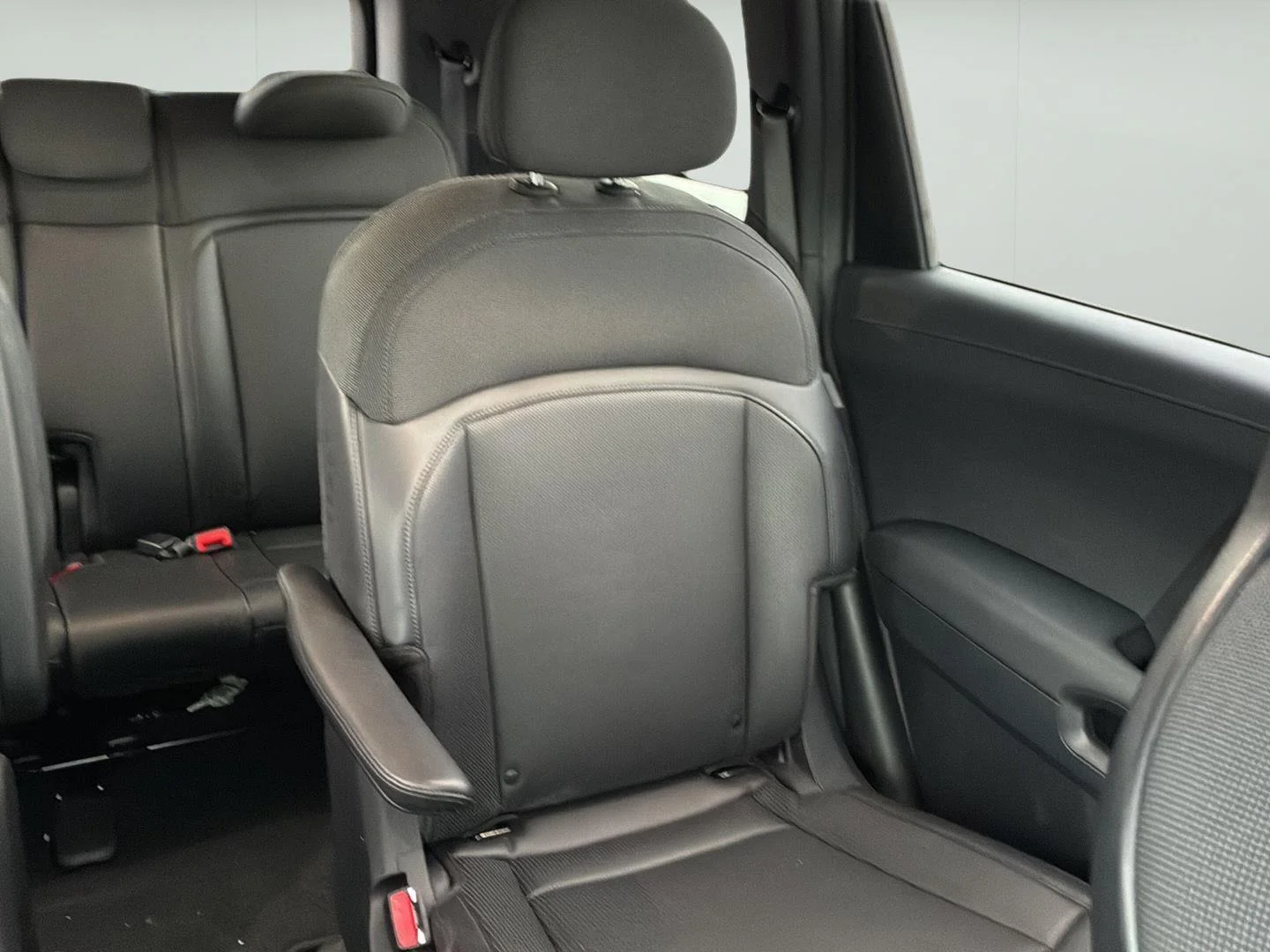 Used 2027 Ebony Black Kia S image 27