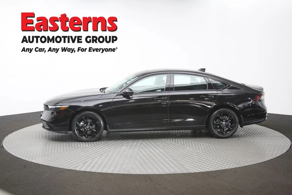 Used 2025 Black Honda SE image 59