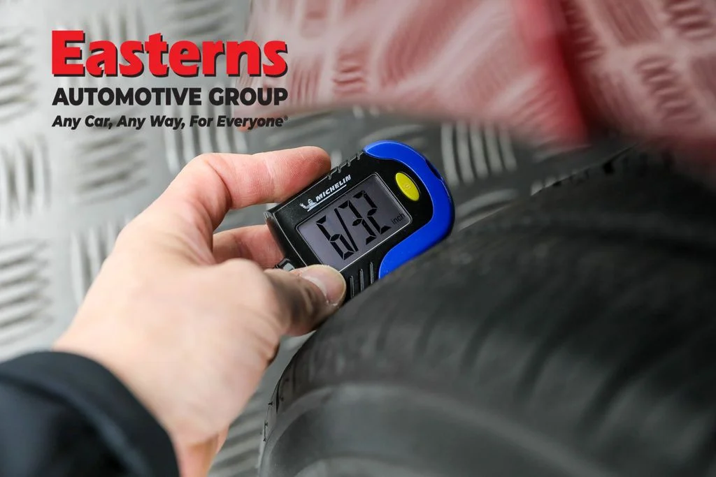 Used 2023 Red Nissan 2.5 SR image 27