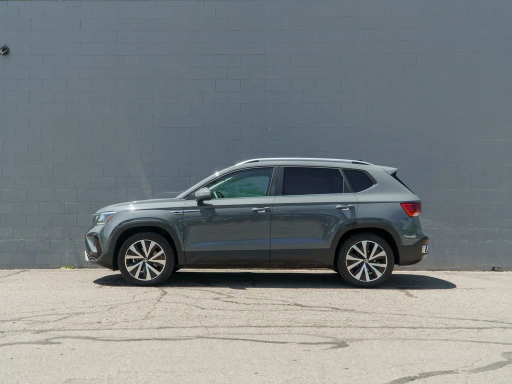Used 2023 Gray Volkswagen 1.5T SE image 2