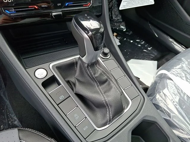 New 2026 White Volkswagen 1.5T SE image 10