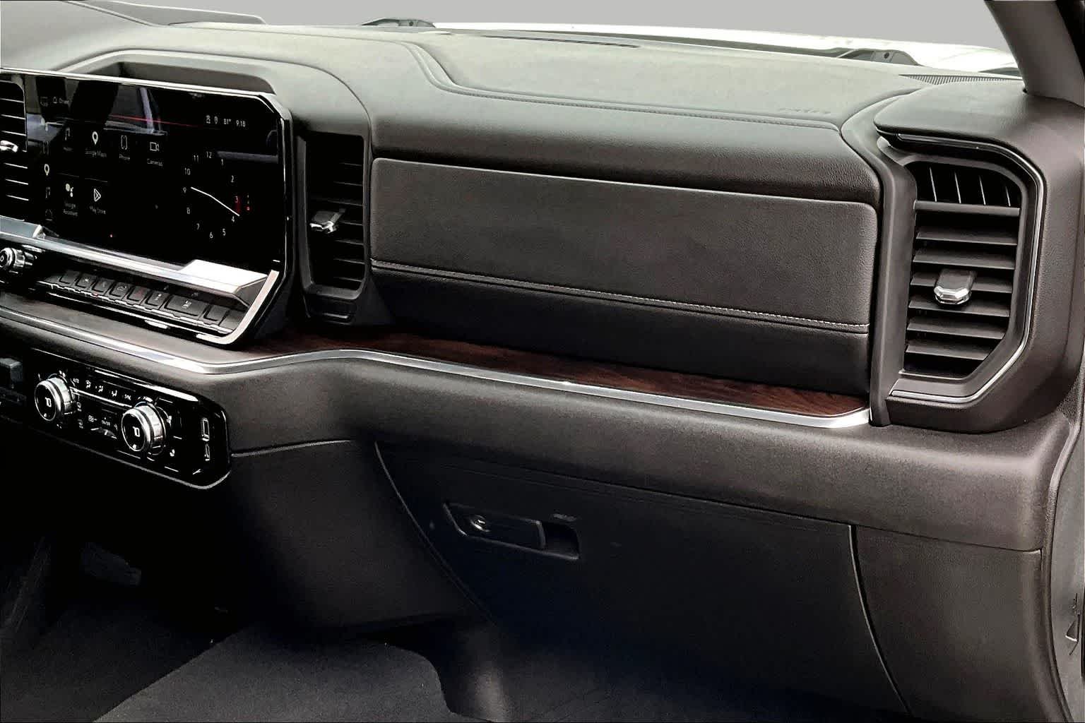 Used 2025 Summit White GMC SLT image 19