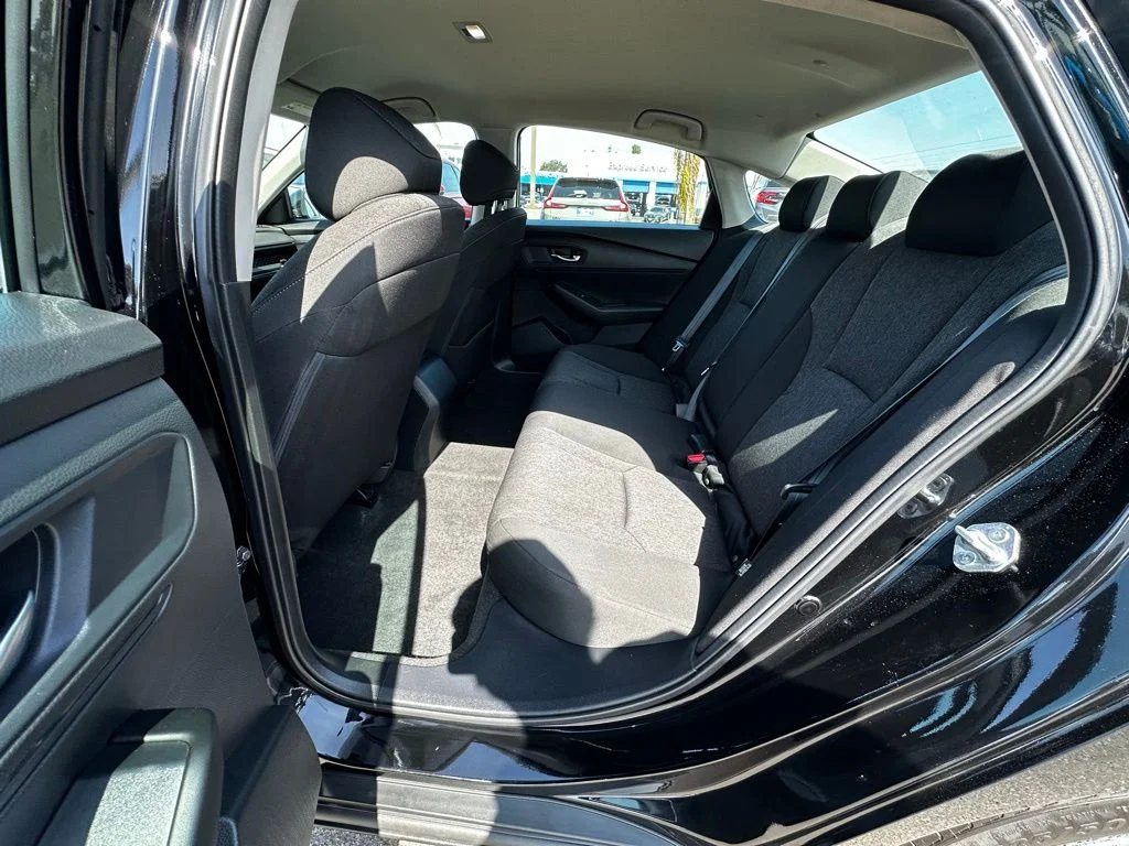 Used 2023  Honda LX image 18
