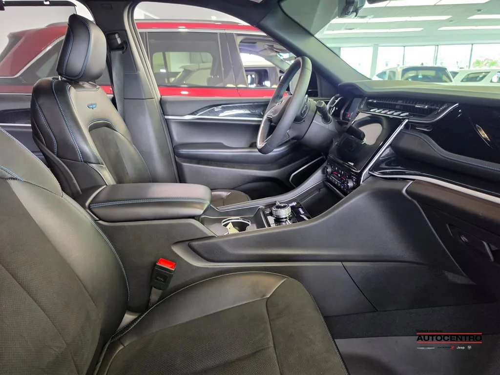 Used 2024 Midnight Sky Jeep  image 5