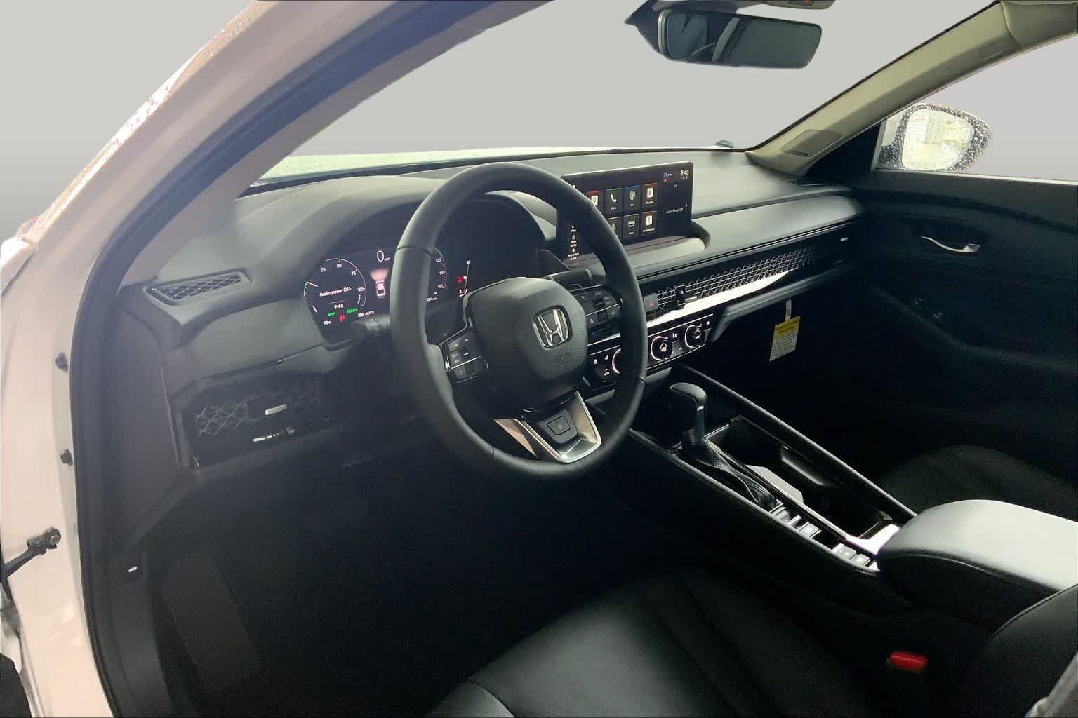 New 2026 Platinum White Pearl Honda Touring Hybrid image 6