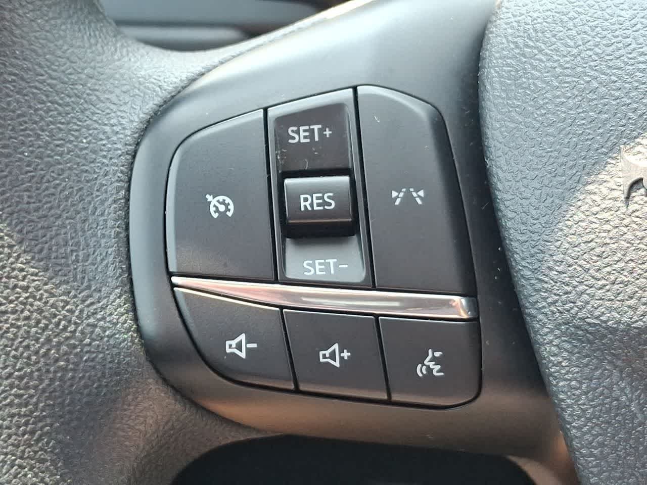 Used 2025 Oxford White Clearcoat Ford Active image 23