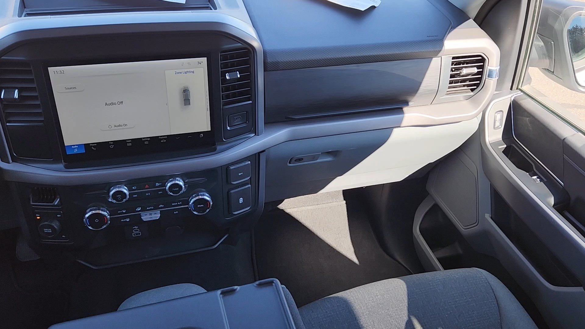 2025 Ford F-150 XLT - Photo 6