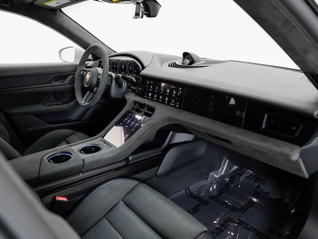2025 Porsche Taycan GTS - Photo 23