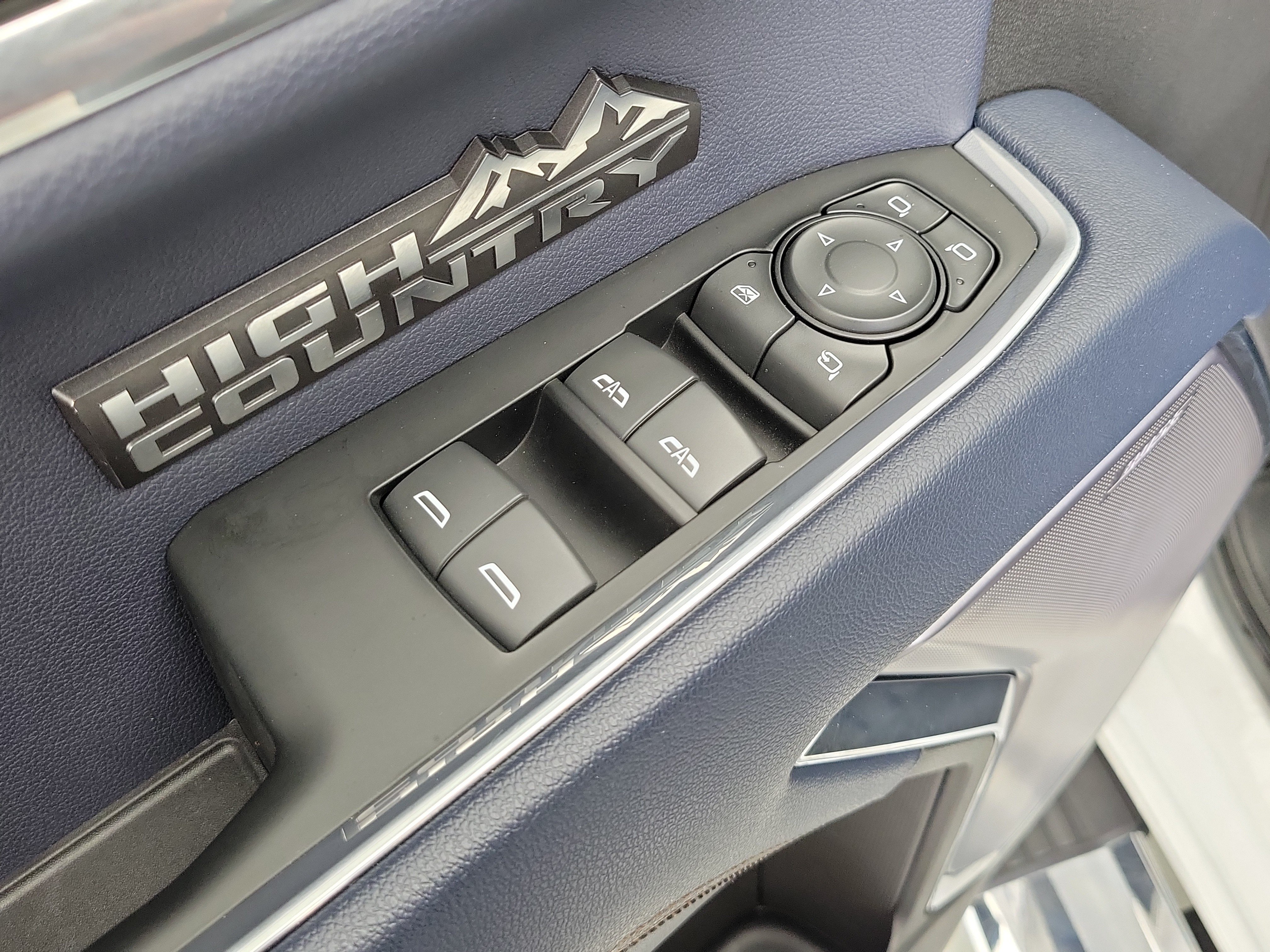 Used 2023 Iridescent Pearl Tricoat Chevrolet High Country image 20