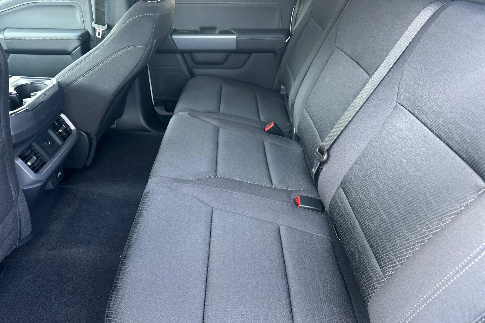 New 2026 Oxford White Ford XLT image 11