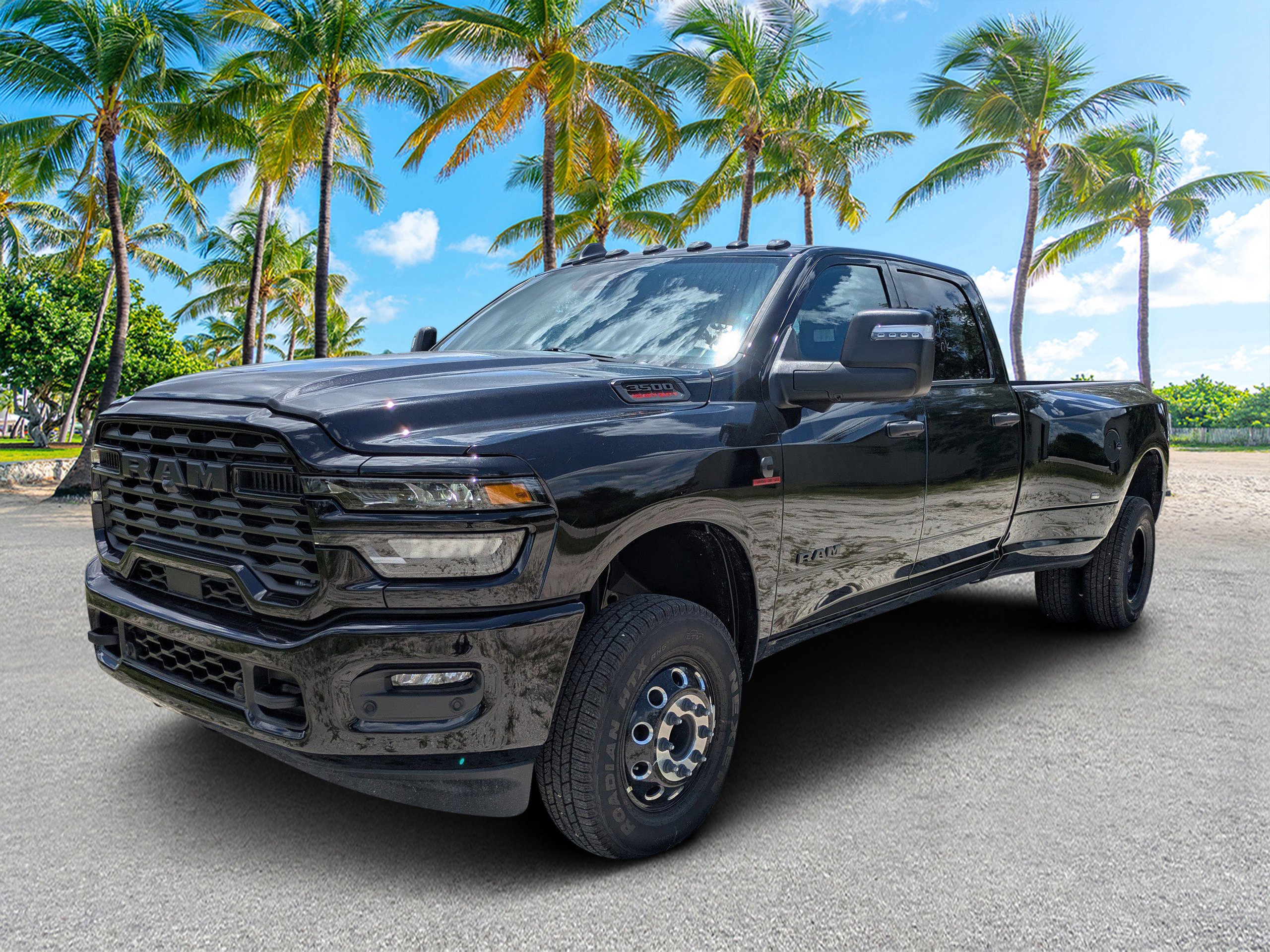 New 2026 Diamond Black Crystal Pearl-Coat Exterior Paint RAM Big Horn image 7