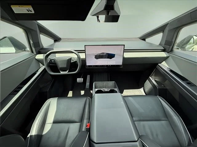 Used 2024  Tesla Base image 12