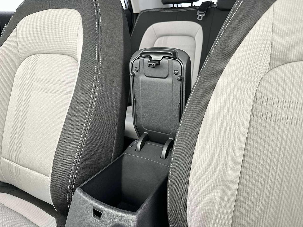 New 2025 Lunar White Hyundai SEL image 14