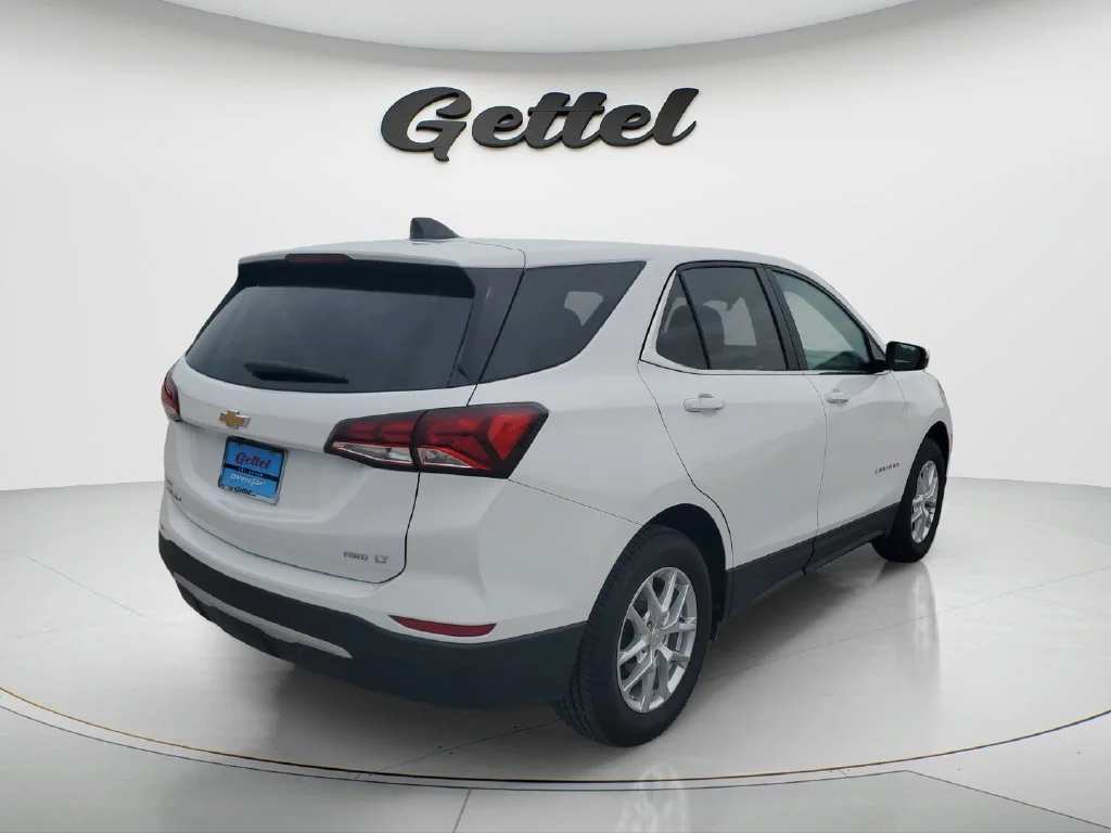 Used 2024 Summit White Chevrolet LT image 5