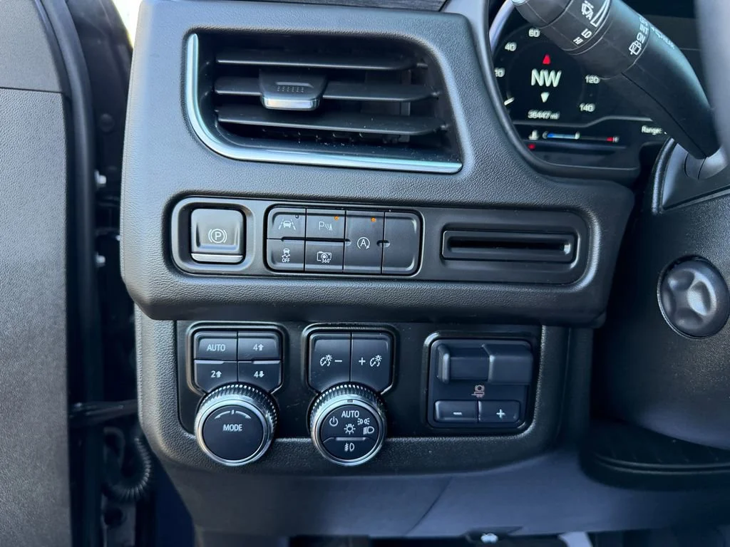 Used 2024 Midnight Blue Metallic GMC SLT image 18