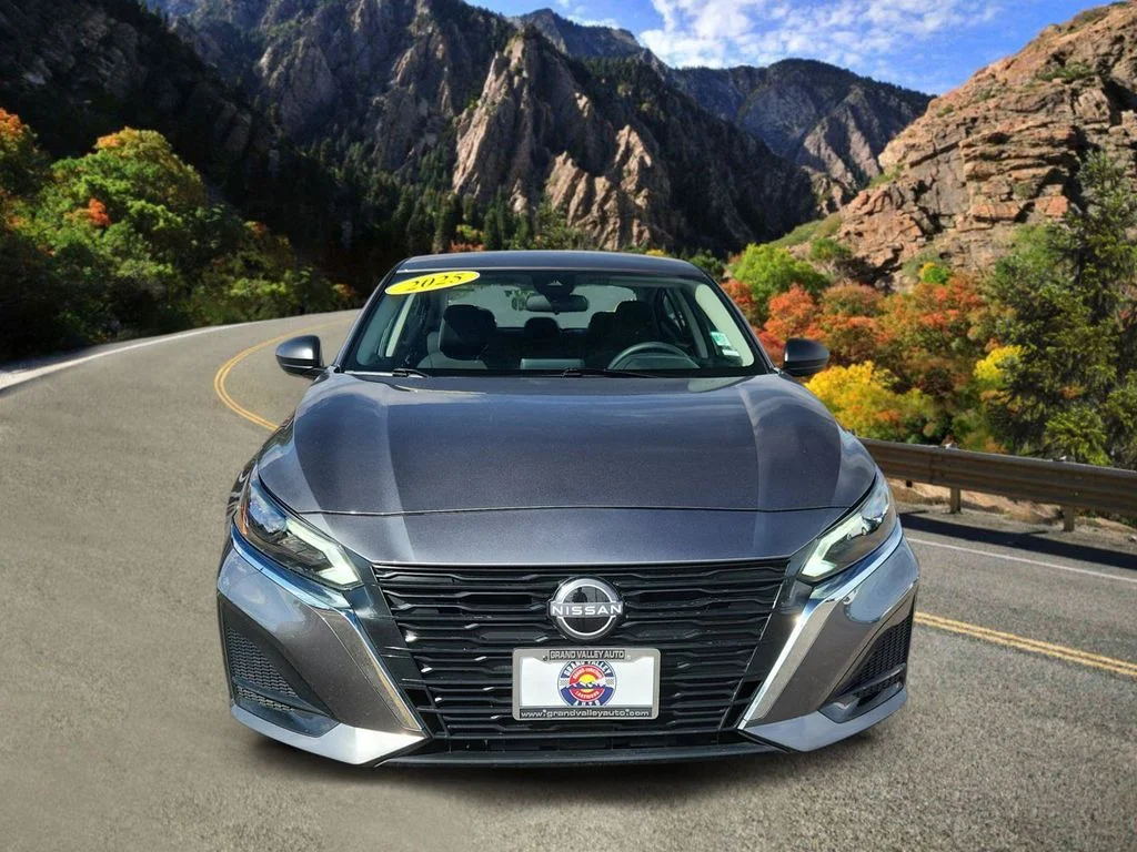 Used 2025 Gray Nissan 2.5 SV image 6