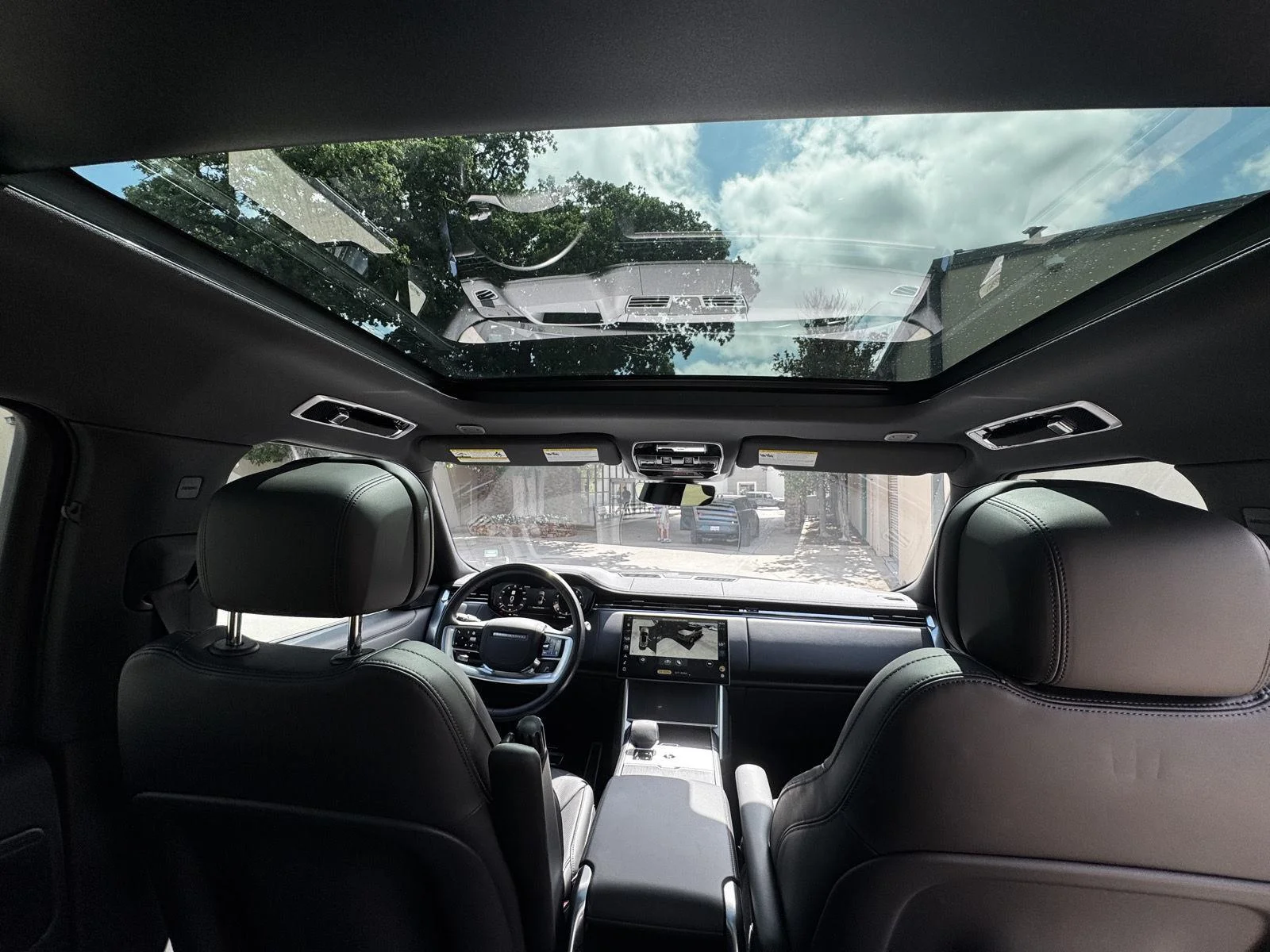 Used 2025 WHITE Land Rover SE image 15
