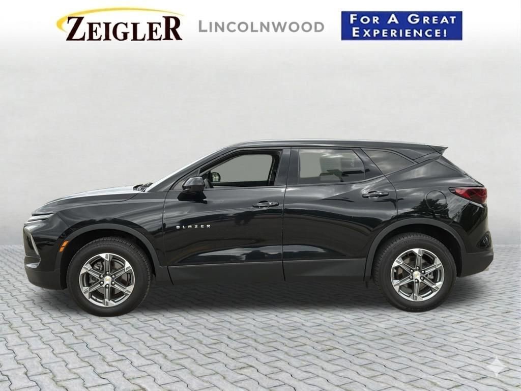 Used 2023 Black Chevrolet 2LT image 3