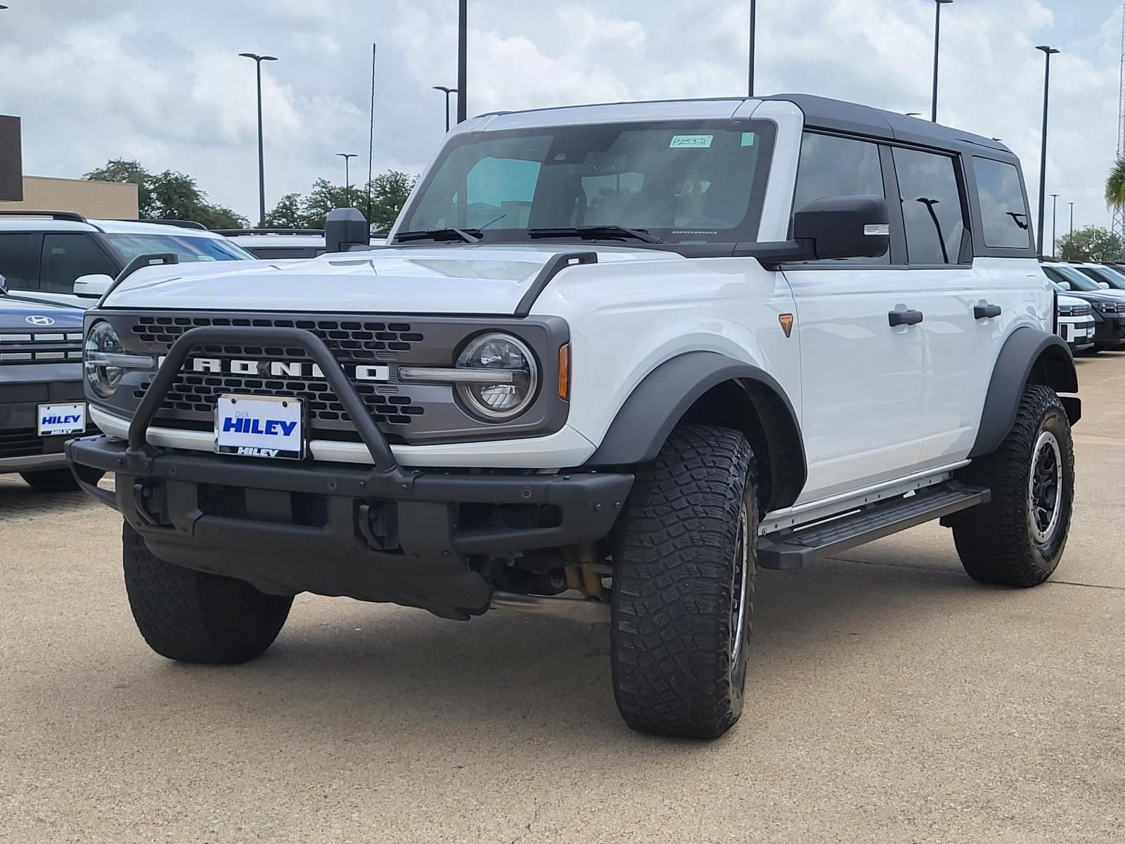 Used 2024 Oxford White Ford Badlands image 2