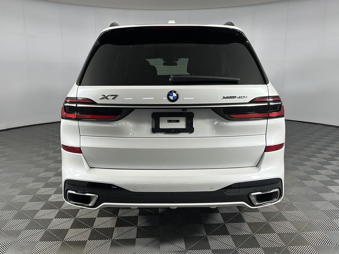 Used 2024 Mineral White Metallic BMW xDrive40i image 25