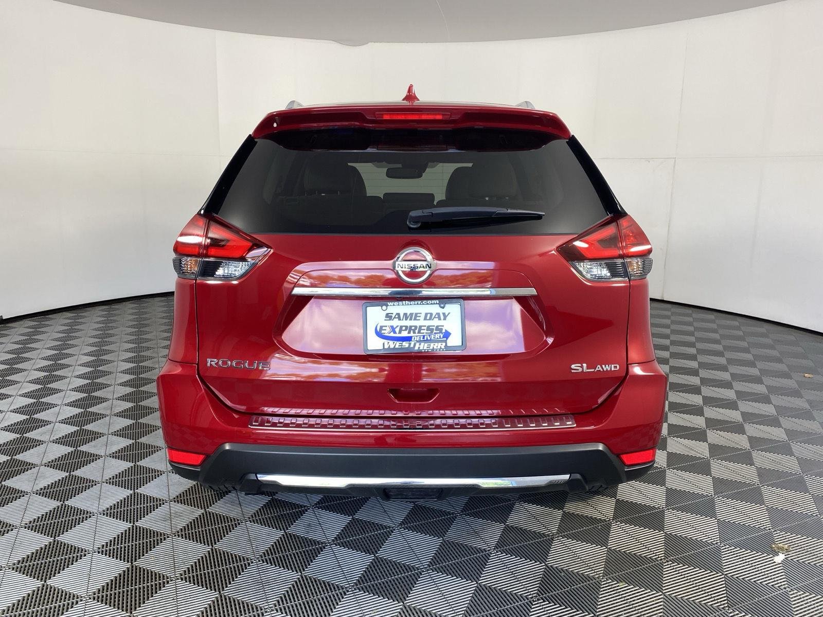 Used 2017 Palatial Ruby Nissan SL image 6