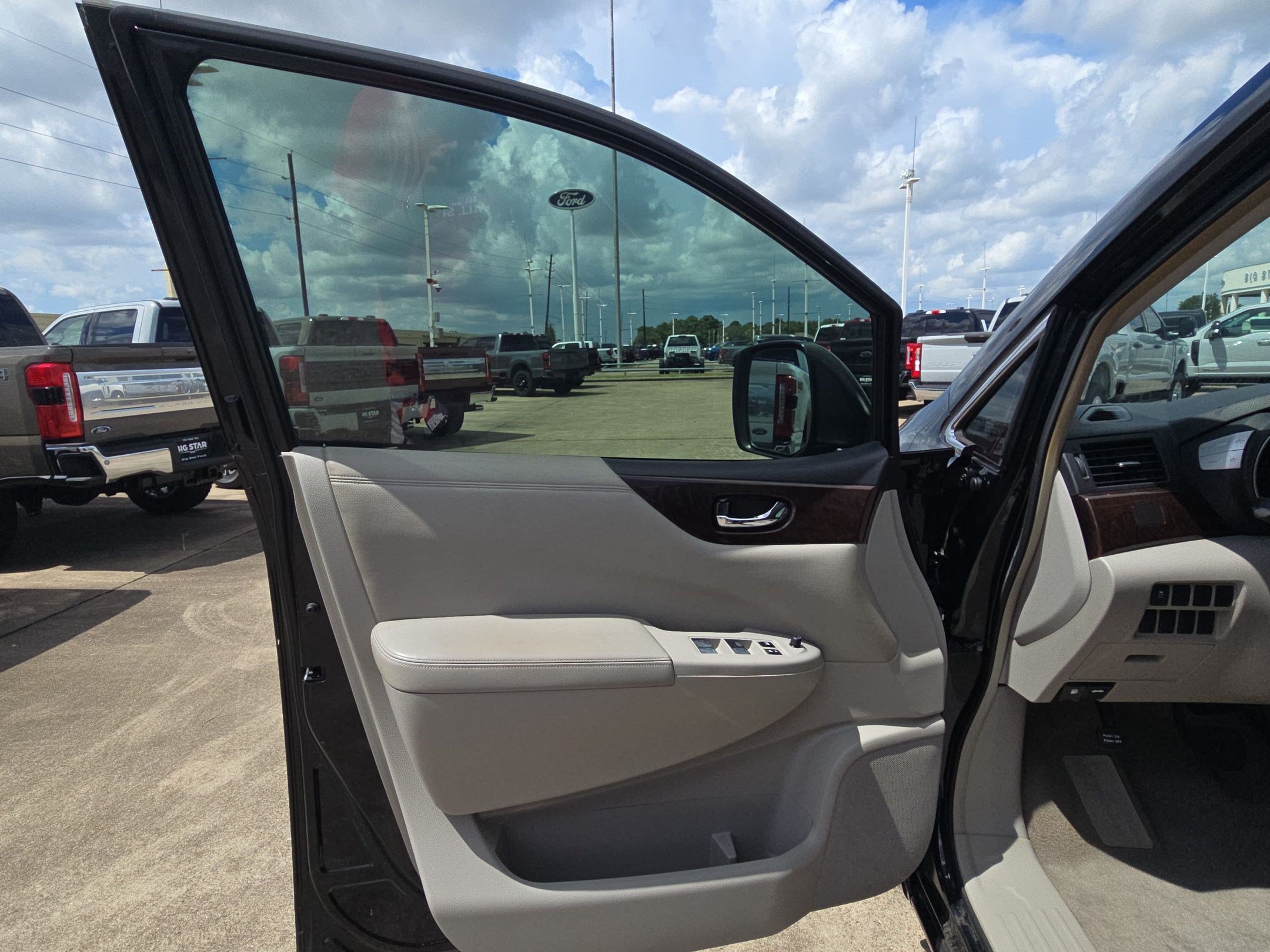 Used 2015 Super Black Nissan 3.5 S image 8