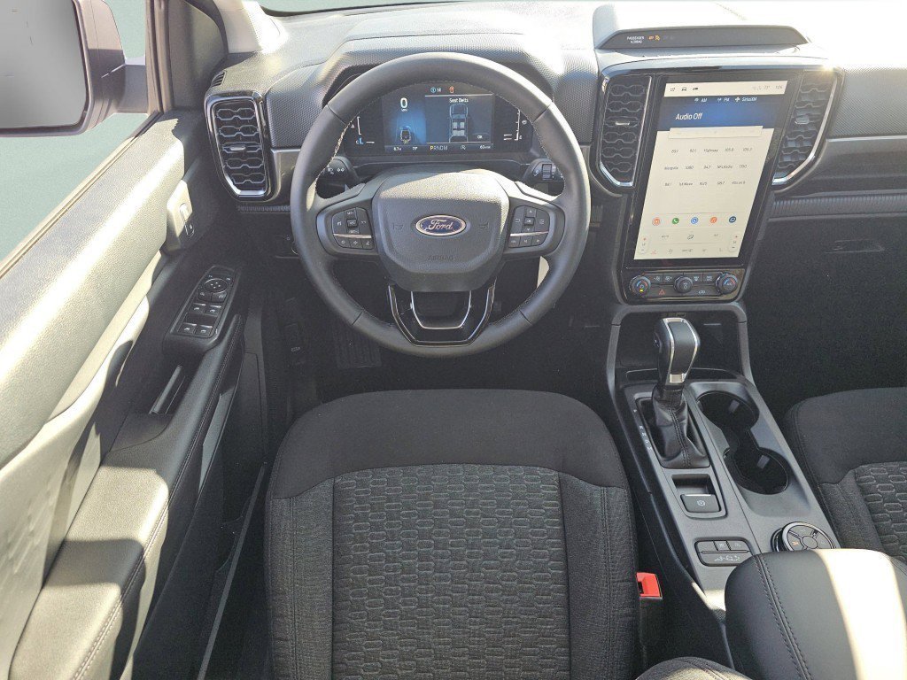 Used 2025 Oxford White Ford XLT image 4