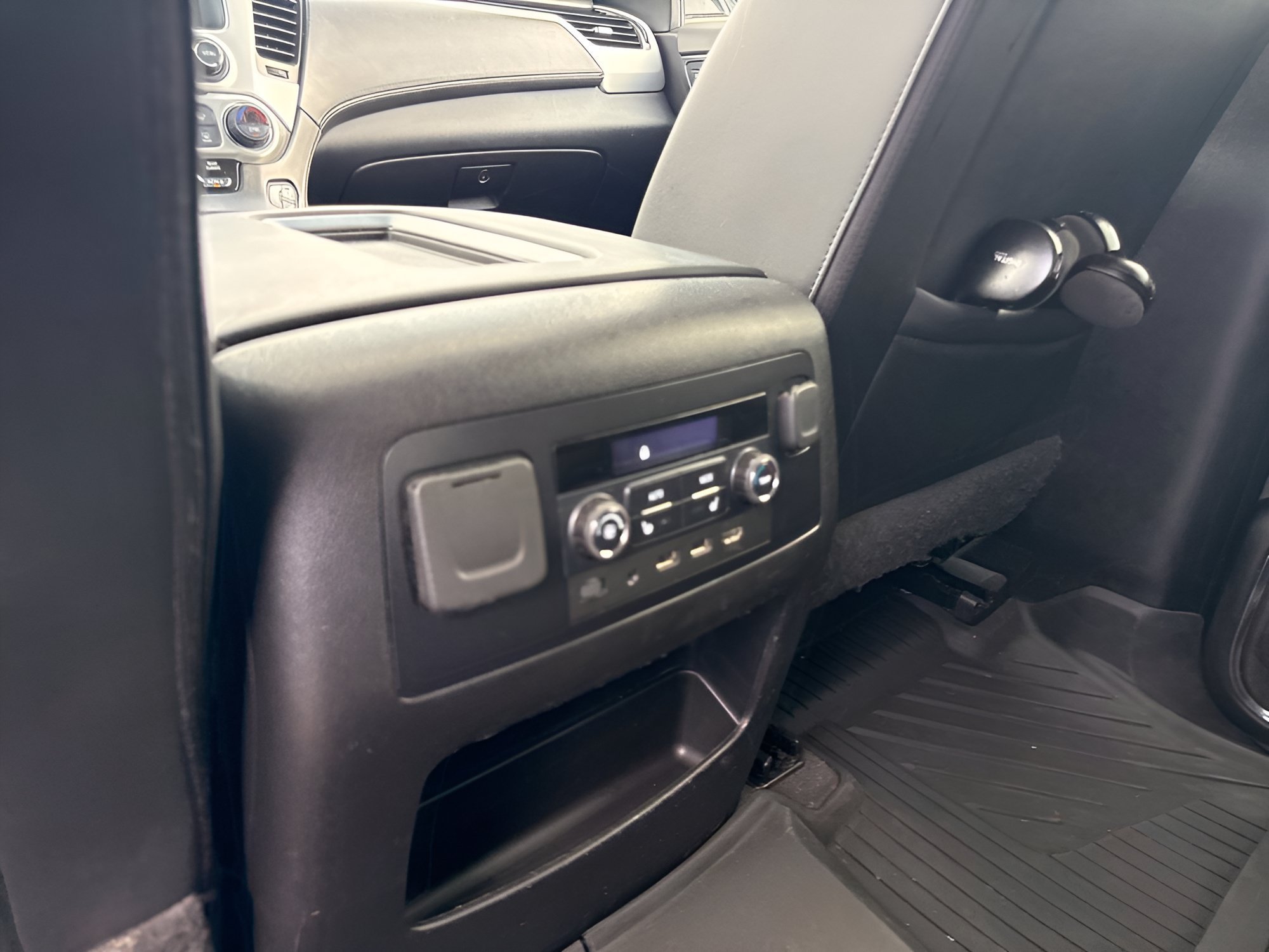 Used 2019 Summit White GMC SLT image 25