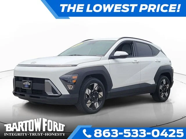 Used 2025 White Hyundai SEL image 1