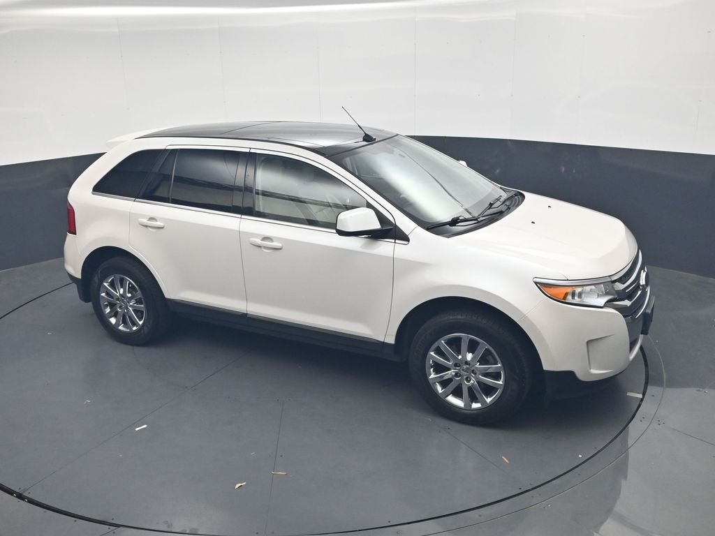 Used 2011 White Ford Limited image 29