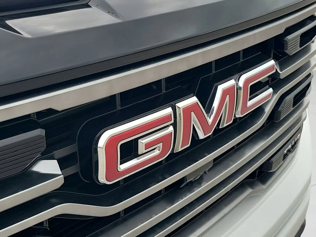 New 2026 Summit White GMC AT4 image 42