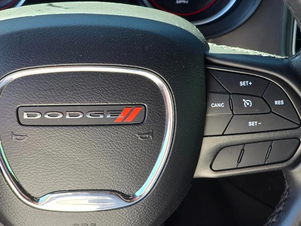 Used 2022 White Dodge SXT image 16
