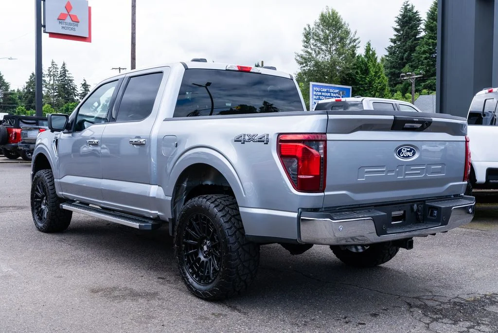 Used 2024 Gray Ford XLT image 4