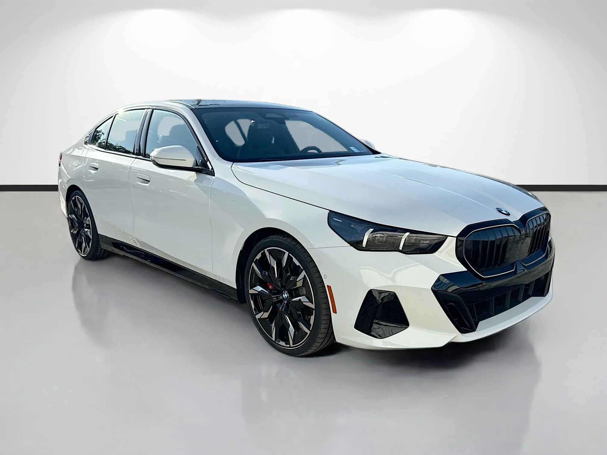 New 2027 Alpine White BMW 530i xDrive image 1