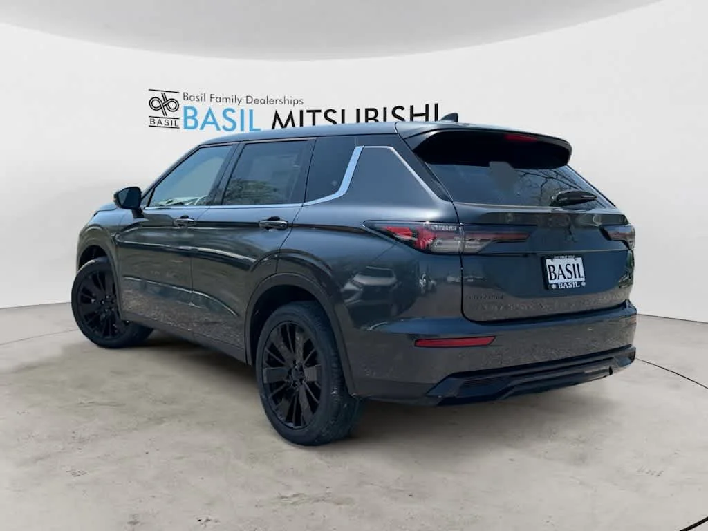 New 2026 Graphite Gray Mitsubishi LE image 5