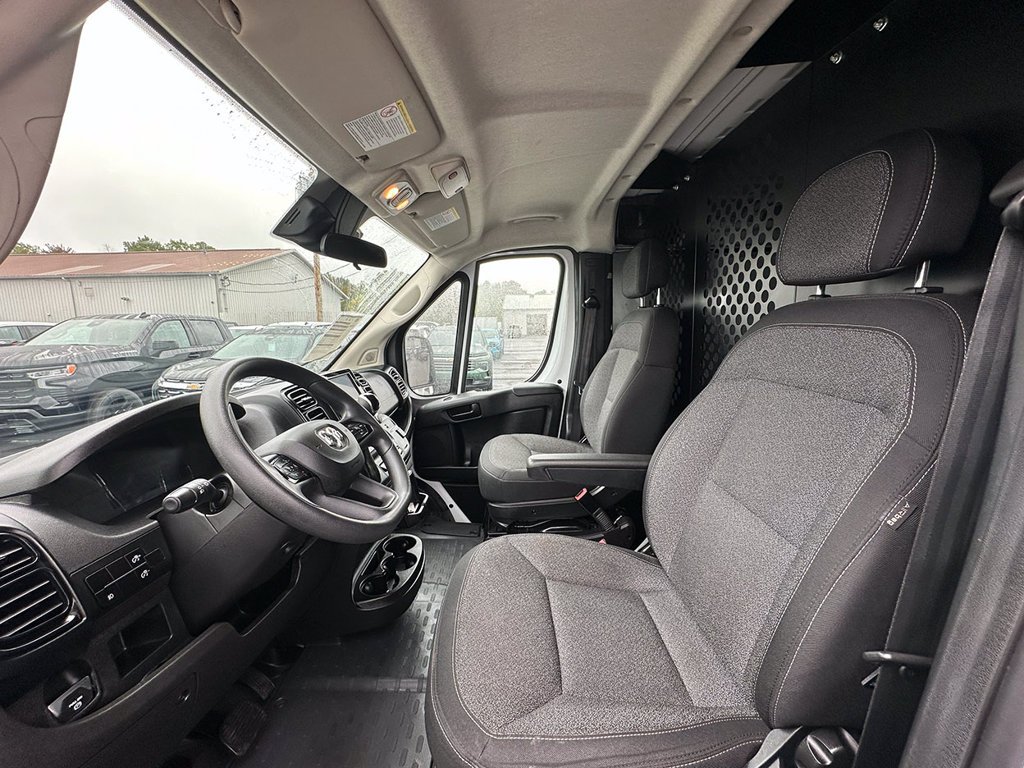 Used 2025 White Ram Base image 3