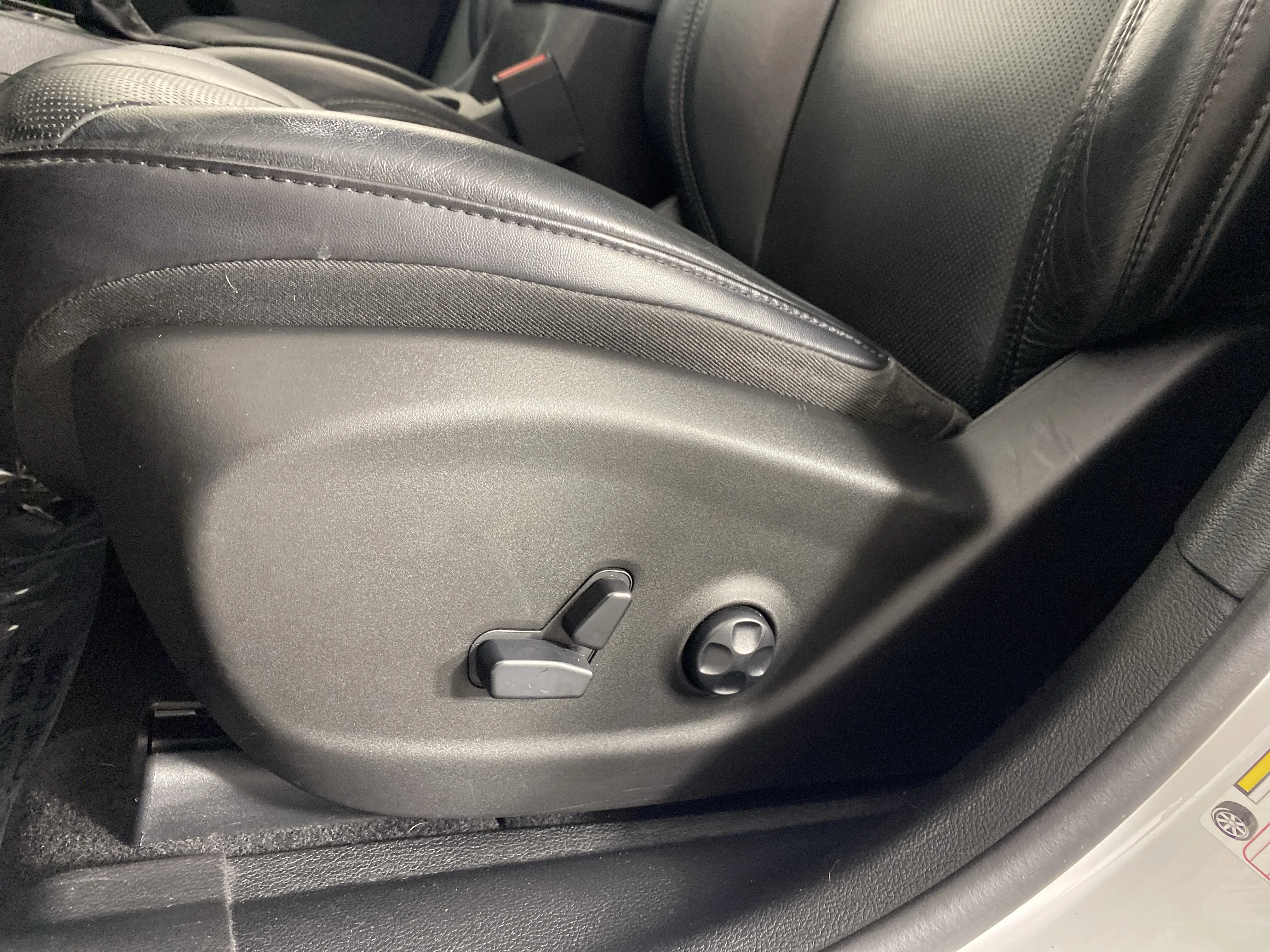Used 2020 Bright White Clearcoat Jeep Limited image 17