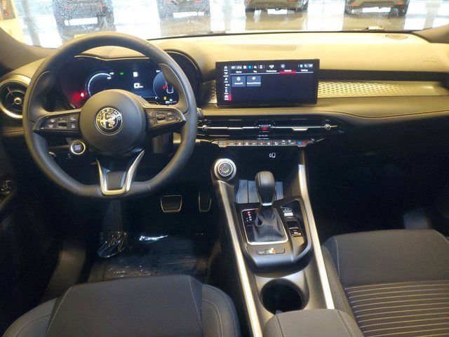 Used 2025 Milano White Alfa Romeo Base image 13