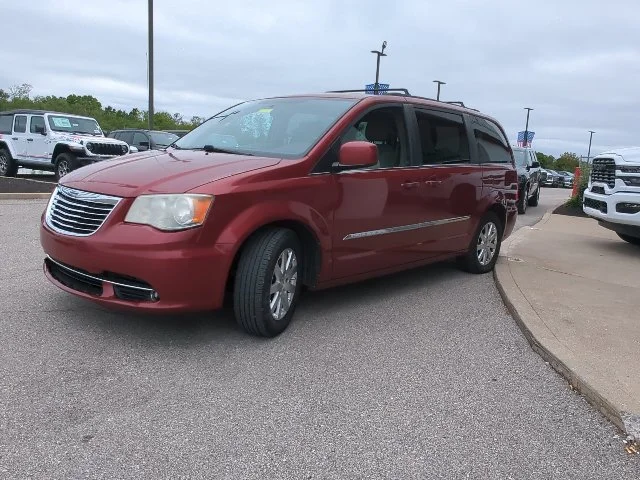 Used 2013 Red Chrysler Touring image 5