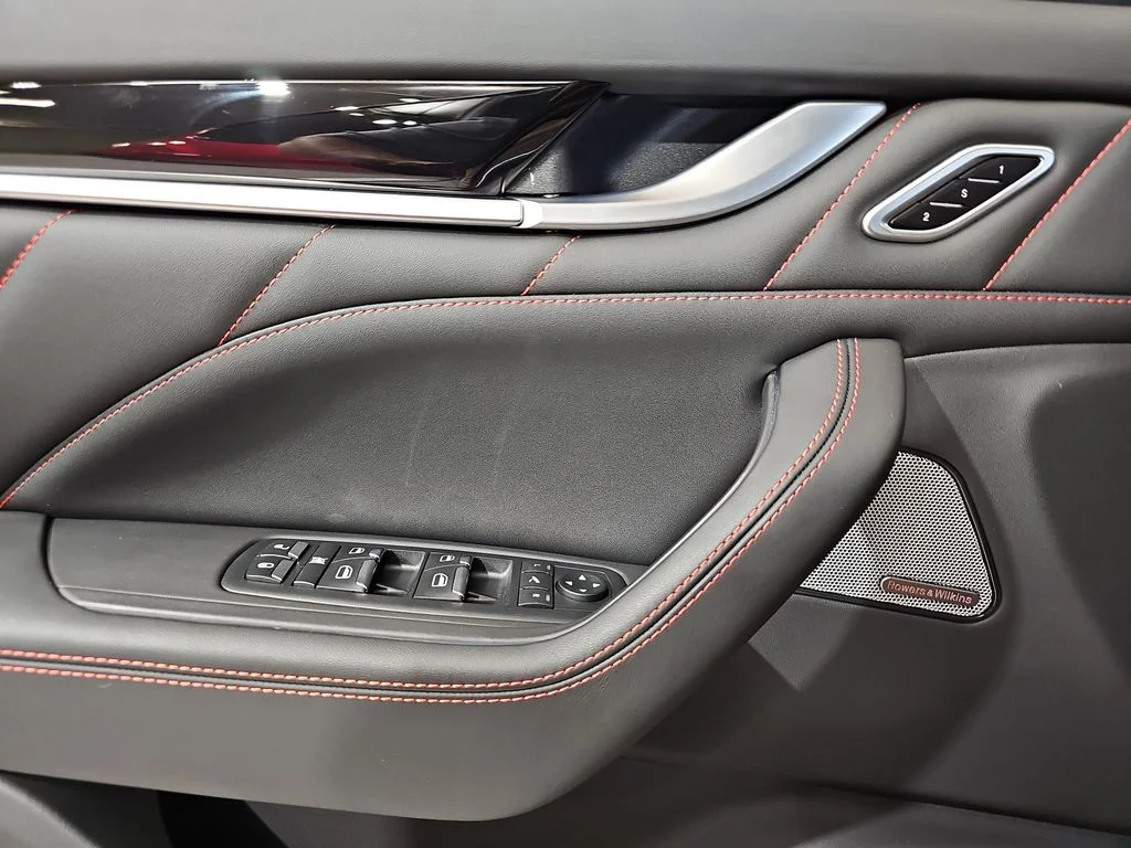 Used 2022 Red Maserati Modena image 28