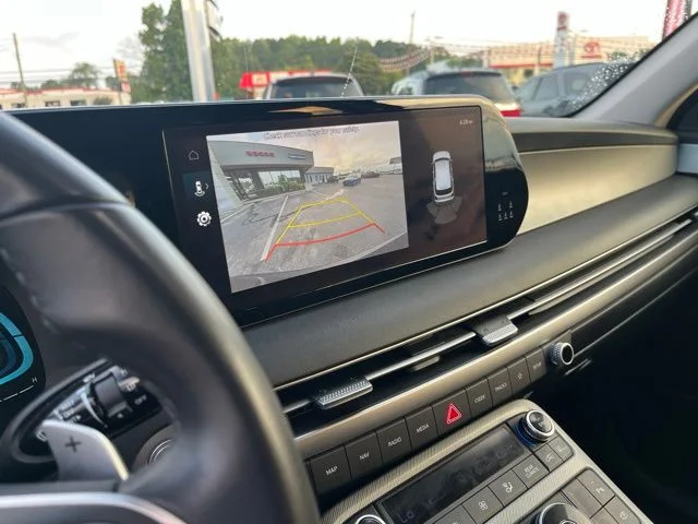 Used 2025 White Hyundai SEL image 27