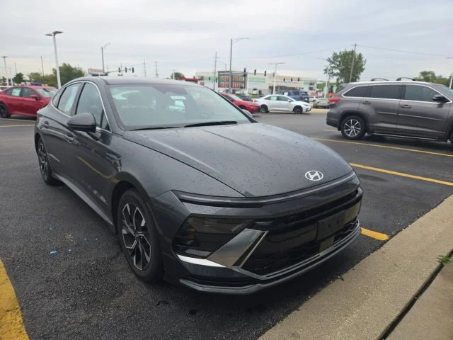 Used 2025 Gray Hyundai SEL image 1